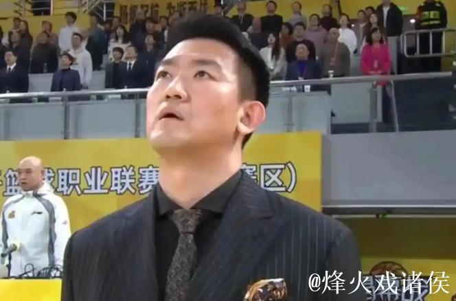 输辽宁问题太多!全队没配合,王博无应变,吴晓下滑引篮板被虐! 输辽宁问题太多!全队没配合,王博无应变,吴晓下滑引篮板被虐!